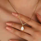 Colar pingente opala natural 18K em forma de gota, ouro minimalista elegante