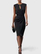 Vestido feminino liso com silhueta elegante e corte estruturado