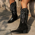 Botas cowboy femininas com bordados florais e corações estilo western cano largo