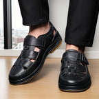 Sandálias de couro masculinas slip-on abertas em preto e castanho