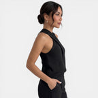Top feminino de malha halter com alças cruzadas nas costas