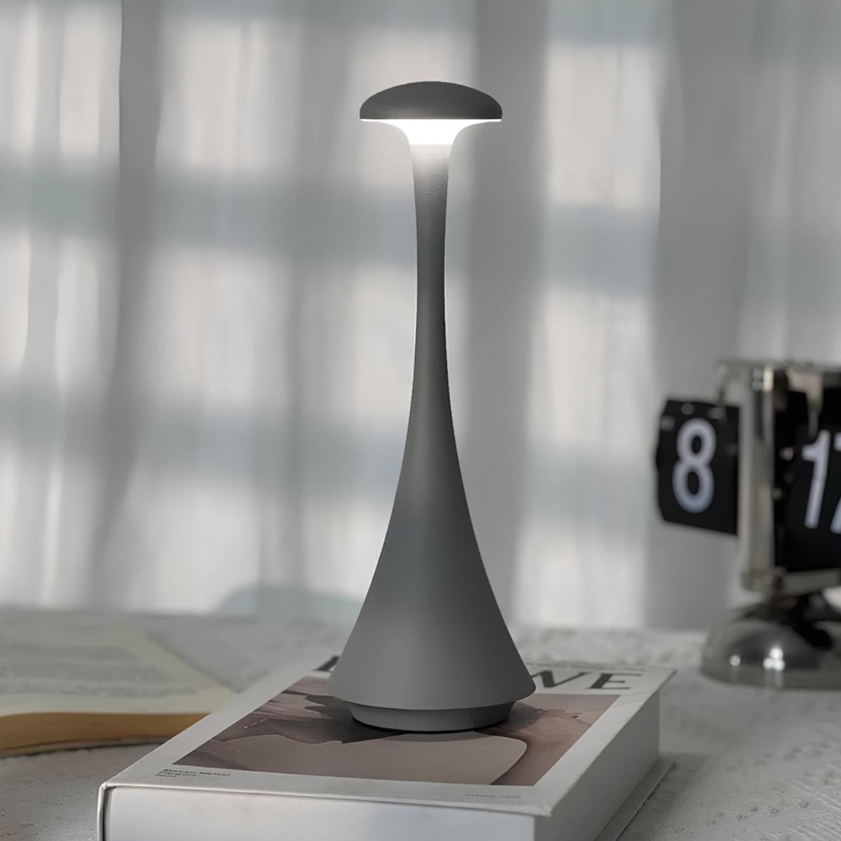 Candeeiro de mesa recarregável com toque sensitivo e luz regulável em alumínio