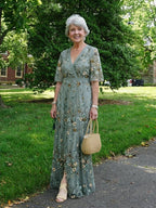 Vestido longo floral feminino com decote V e manga curta até o cotovelo