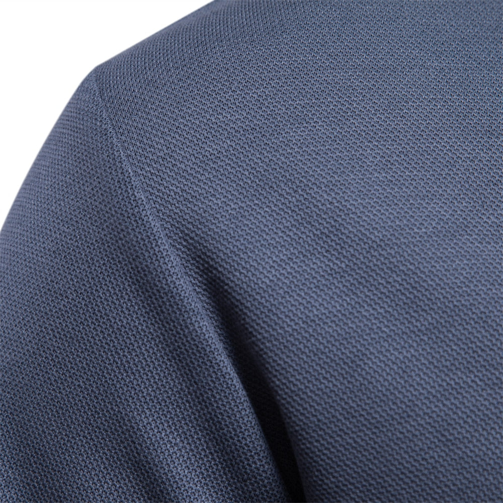 Polo homem confortável disponível em azul bege verde e cinzento escuro