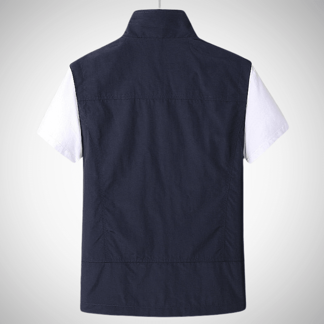 Colete masculino utility regular fit com múltiplos bolsos e gola alta