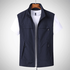 Colete masculino utility regular fit com múltiplos bolsos e gola alta