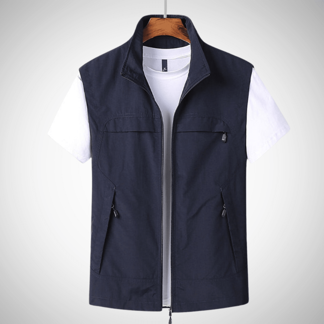 Colete masculino utility regular fit com múltiplos bolsos e gola alta