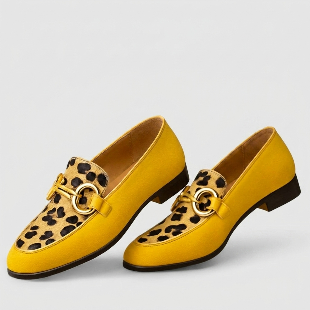 Chinelos slip-on estampa animal femininos amarelos com fivela metálica e bico quadrado