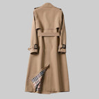 Trench coat mulher com cinto e dupla fileira de botões corte longo