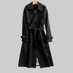 Trench coat mulher com cinto e dupla fileira de botões corte longo
