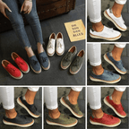 Ténis slip-on feminino perfurado com detalhe em borla e cortiça