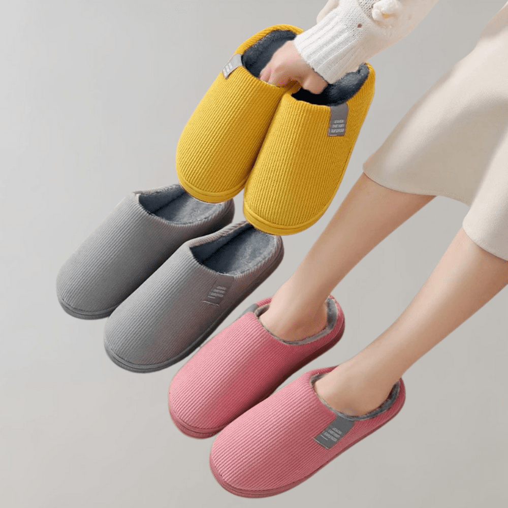 Pantufas femininas quentes e macias disponíveis em várias cores