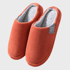 Pantufas femininas quentes e macias disponíveis em várias cores