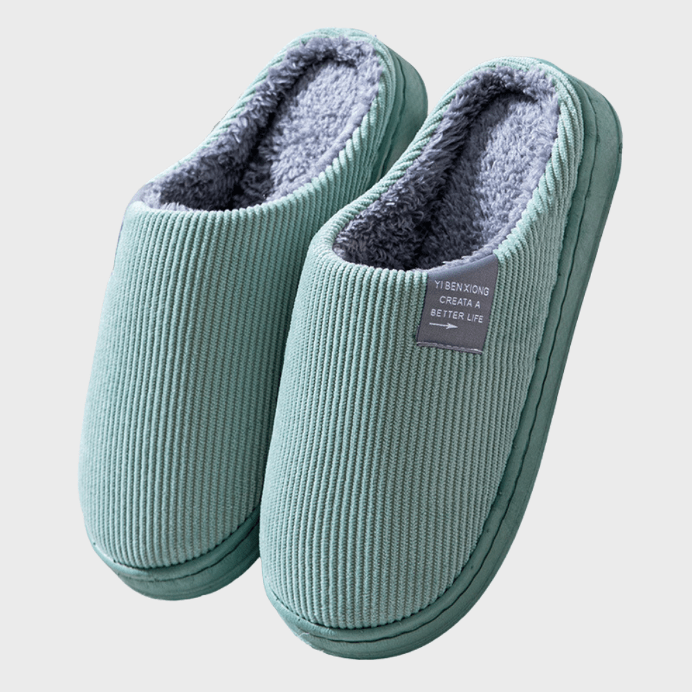 Pantufas femininas quentes e macias disponíveis em várias cores