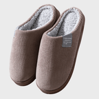 Pantufas femininas quentes e macias disponíveis em várias cores