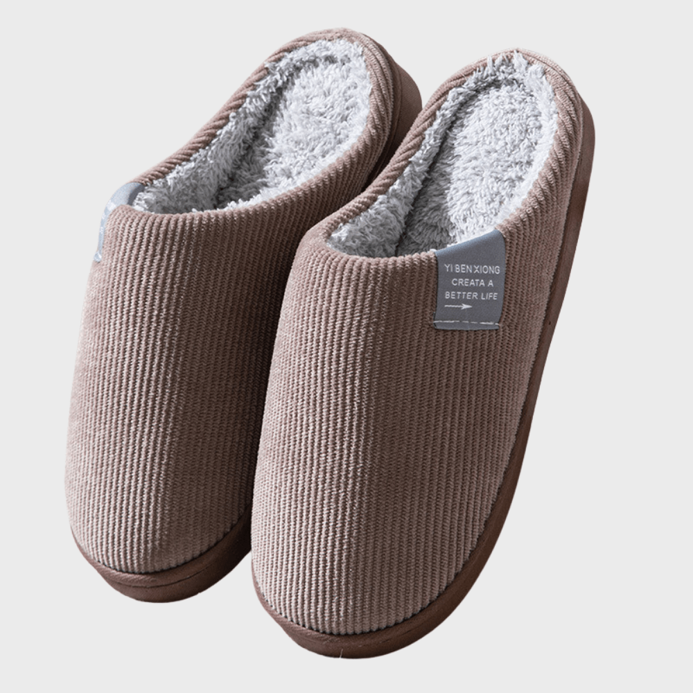 Pantufas femininas quentes e macias disponíveis em várias cores