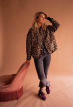 Casaco feminino animal print com forro macio e corte relaxado