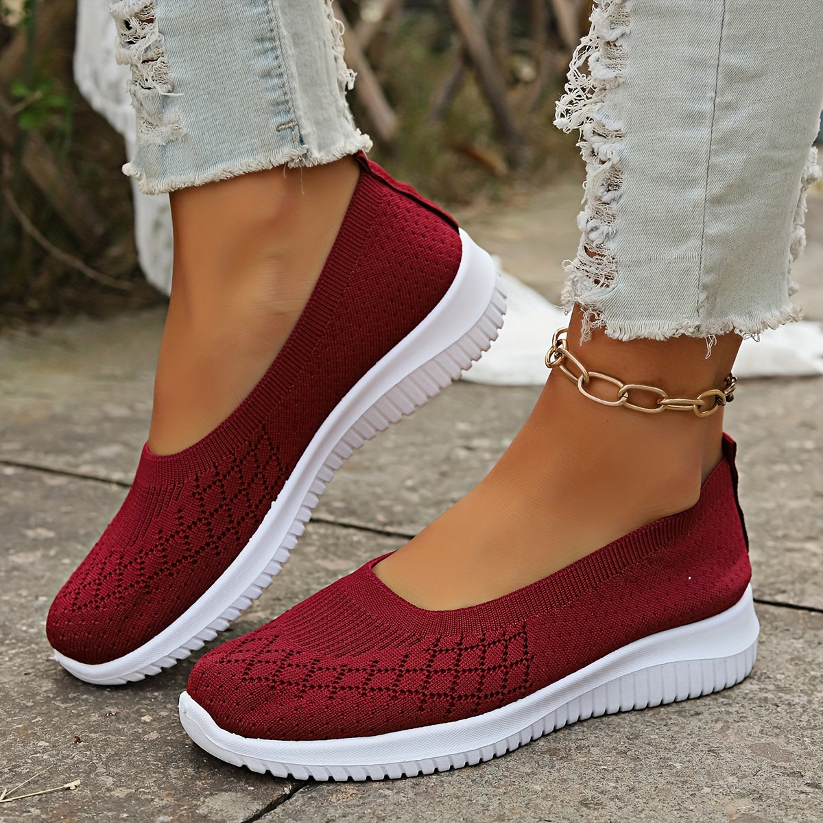 Sapatilhas slip on femininas em malha respirável com bico redondo fechado