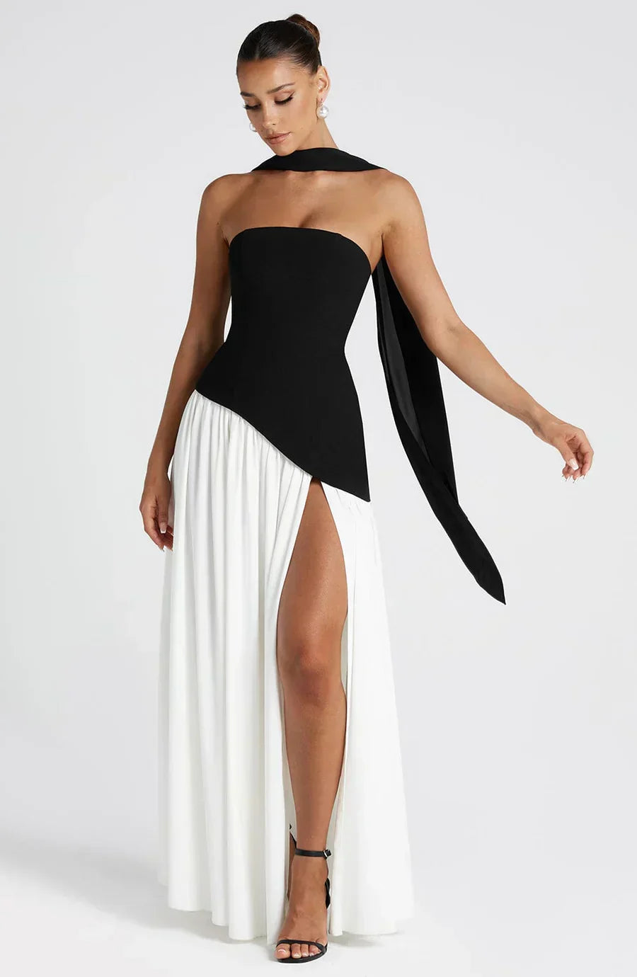 Vestido maxi mulher corpete sem alças com fenda lateral elegante
