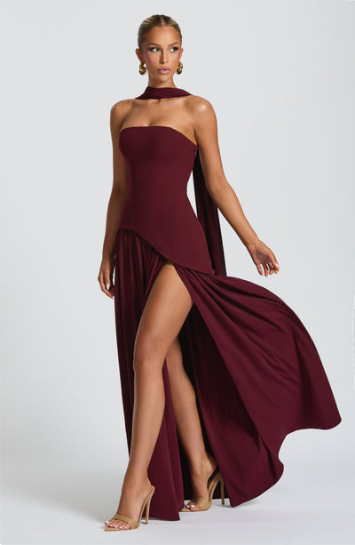Vestido maxi mulher corpete sem alças com fenda lateral elegante
