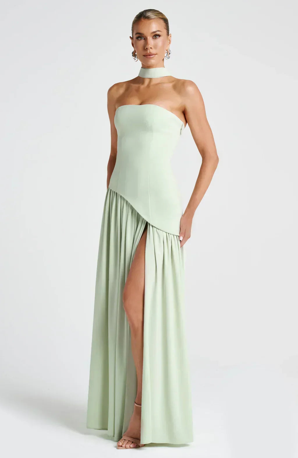 Vestido maxi mulher corpete sem alças com fenda lateral elegante