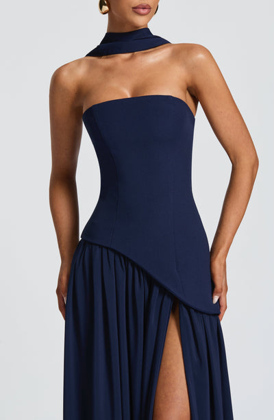 Vestido maxi mulher corpete sem alças com fenda lateral elegante