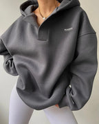 Hoodie oversized pullover mulher com gola entalhada e ombros caídos
