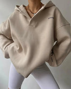 Hoodie oversized pullover mulher com gola entalhada e ombros caídos