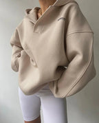 Hoodie oversized pullover mulher com gola entalhada e ombros caídos