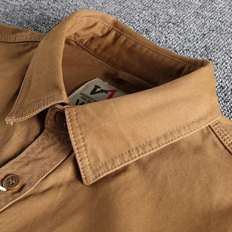 Camisa utilitária masculina casual corte slim em verde militar