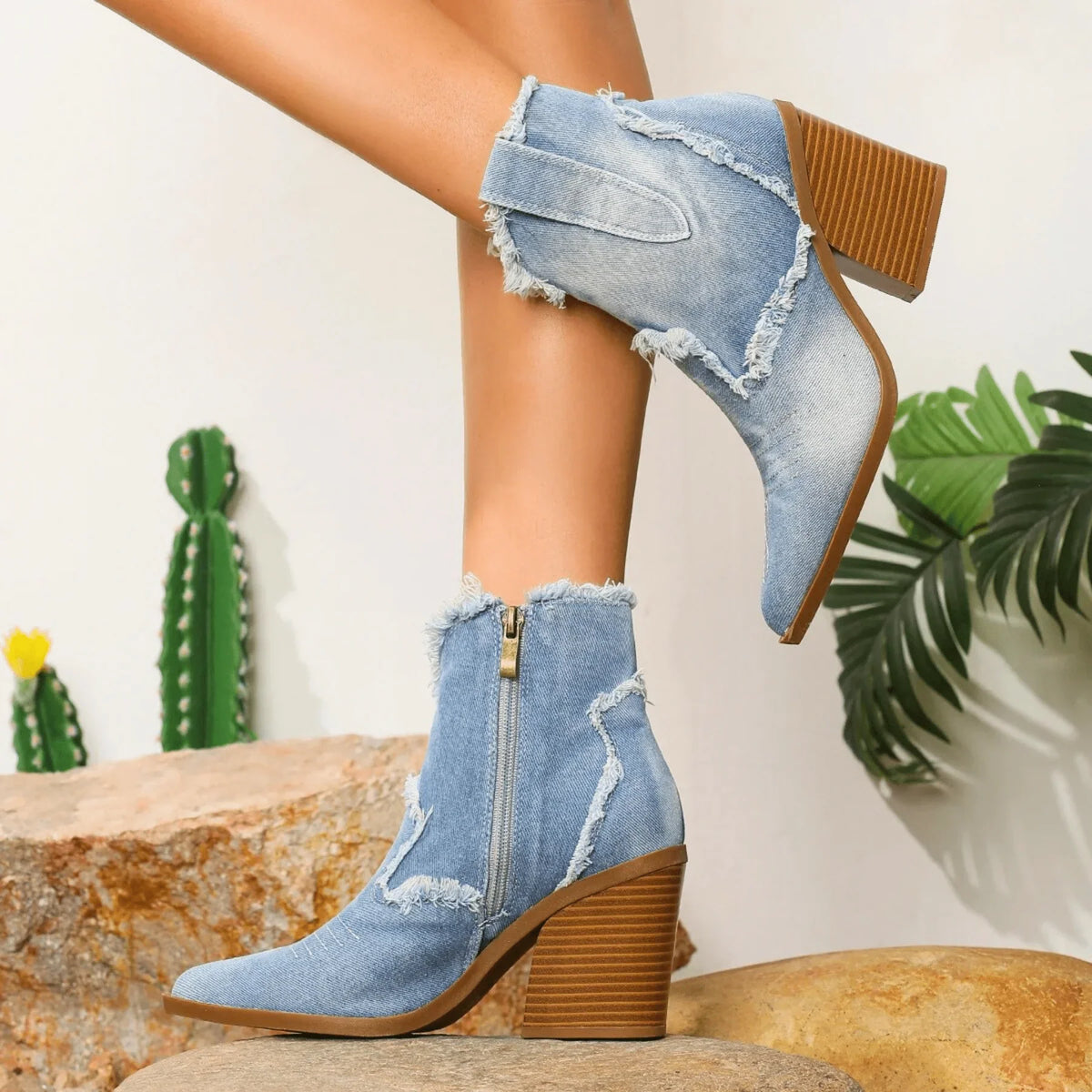 Botas femininas salto bloco tornozelo com zíper lateral e bico fechado