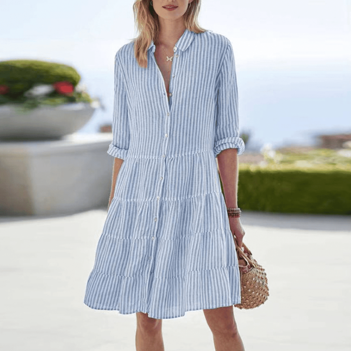 Vestido midi listrado com botões feminino silhueta em camadas