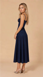 Vestido midi mulher com detalhe corset, silhueta ajustada e saia fluida