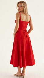 Vestido midi mulher com detalhe corset, silhueta ajustada e saia fluida