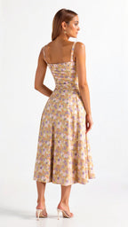 Vestido midi mulher com detalhe corset, silhueta ajustada e saia fluida