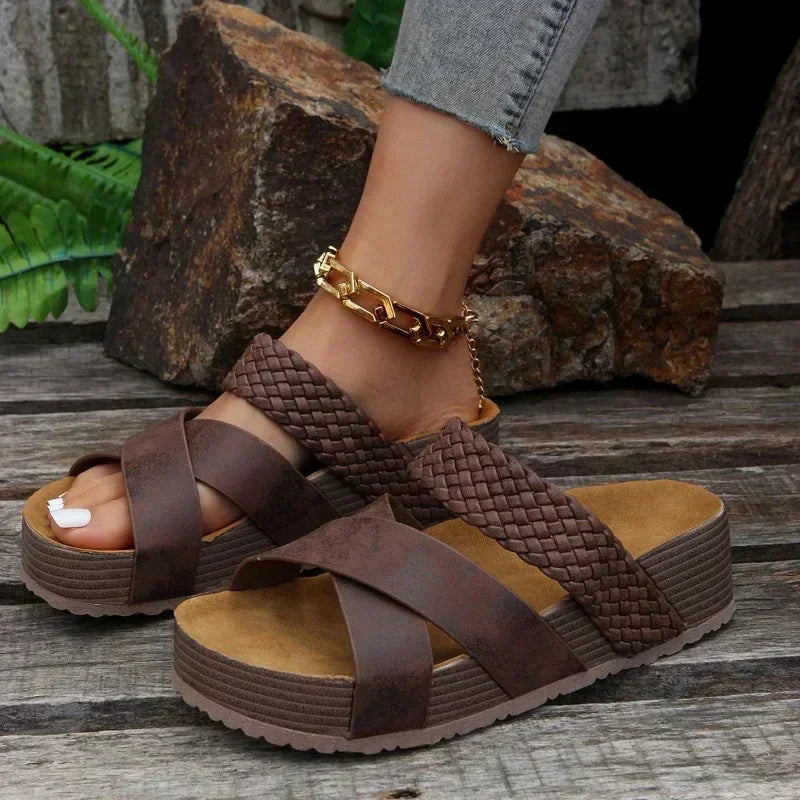 Sandália plataforma slip-on feminina ortopédica com alças texturizadas