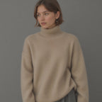 Mulher caxemira oversize camisola gola alta em bege, cáqui e cinzento