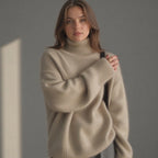 Mulher caxemira oversize camisola gola alta em bege, cáqui e cinzento