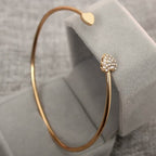 Pulseira feminina design simples e elegante em dourado e prateado