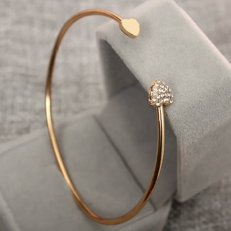 Pulseira feminina design simples e elegante em dourado e prateado