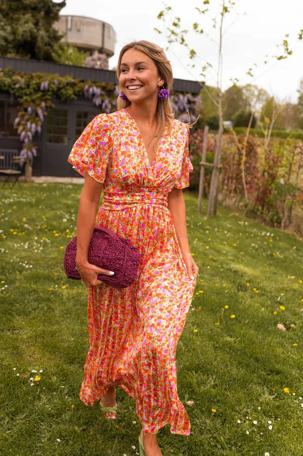 Vestido longo floral feminino com decote em V e silhueta fluida