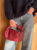 Bolsa mini tecida feminina artesanal com design tradicional