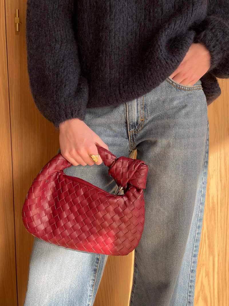 Bolsa mini tecida feminina artesanal com design tradicional