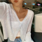 Casaco cropped feminino com botões e decote V corte relaxado