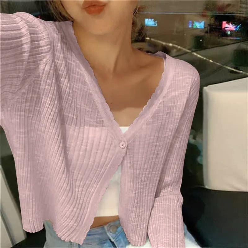 Casaco cropped feminino com botões e decote V corte relaxado