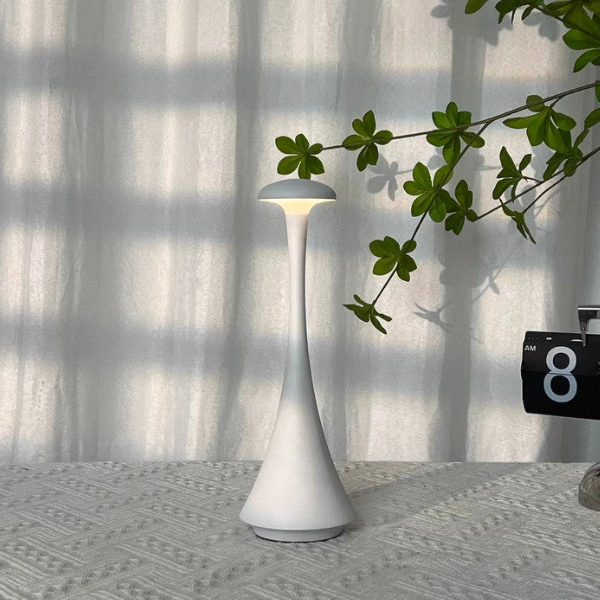 Candeeiro de mesa recarregável com toque sensitivo e luz regulável em alumínio