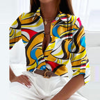Blusa feminina cetim estampada gola solapa manga longa corte entalhado