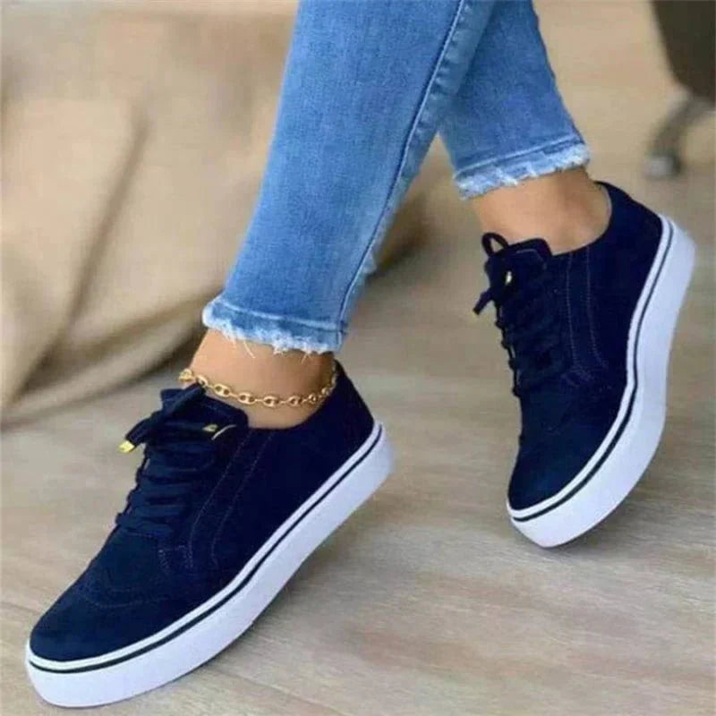 Ténis ortopédicos femininos com plataforma e cordões, detalhe perfurado