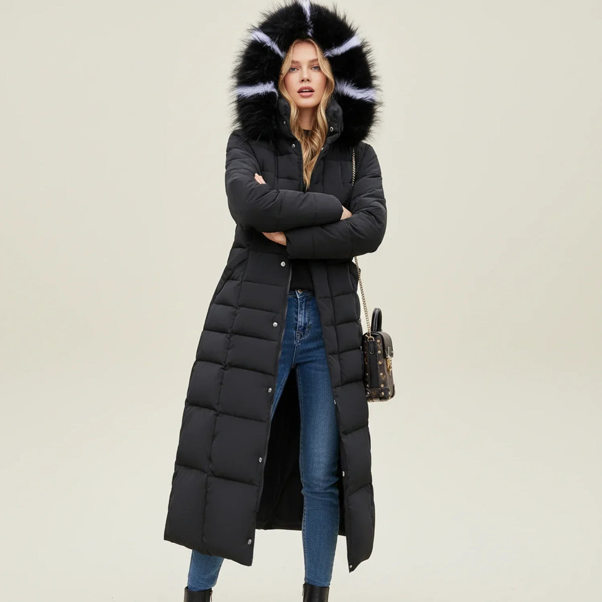 Casaco puffer maxi acolchoado mulher com capuz e cinto, comprimento maxi