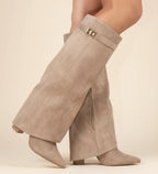 Botas femininas slouch cano alto bico fino com detalhe de fivela